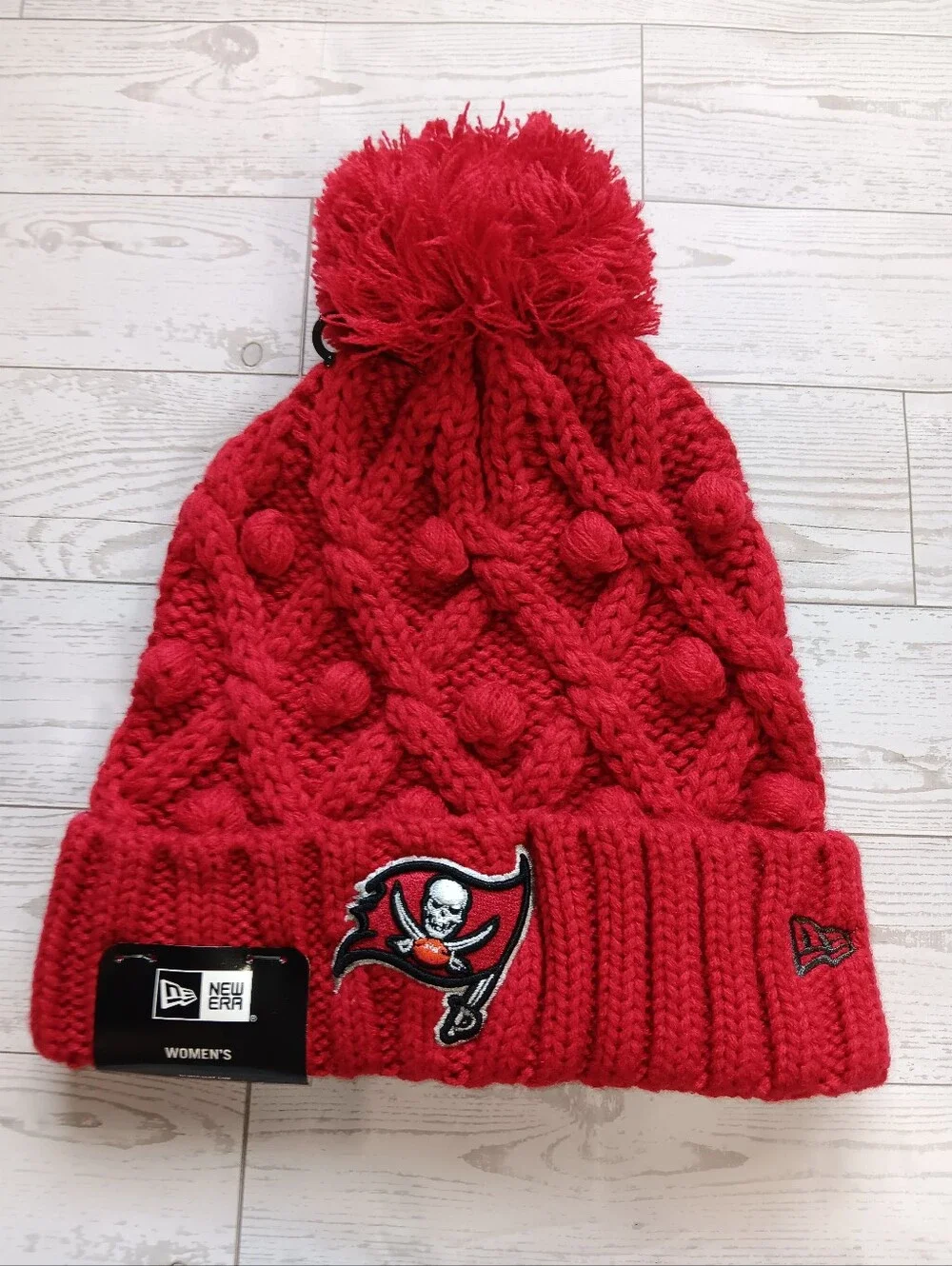 NWT Women's New Era Red Tampa Bay Buccaneers Toasty Cuffed Knit Hat with Pom